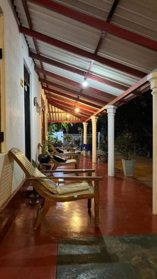Lake House Homestay อนุราธปุระ ภายนอก รูปภาพ