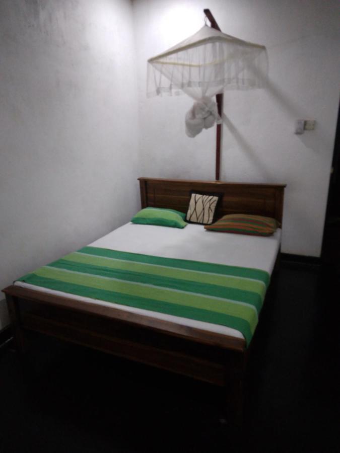 Lake House Homestay อนุราธปุระ ภายนอก รูปภาพ