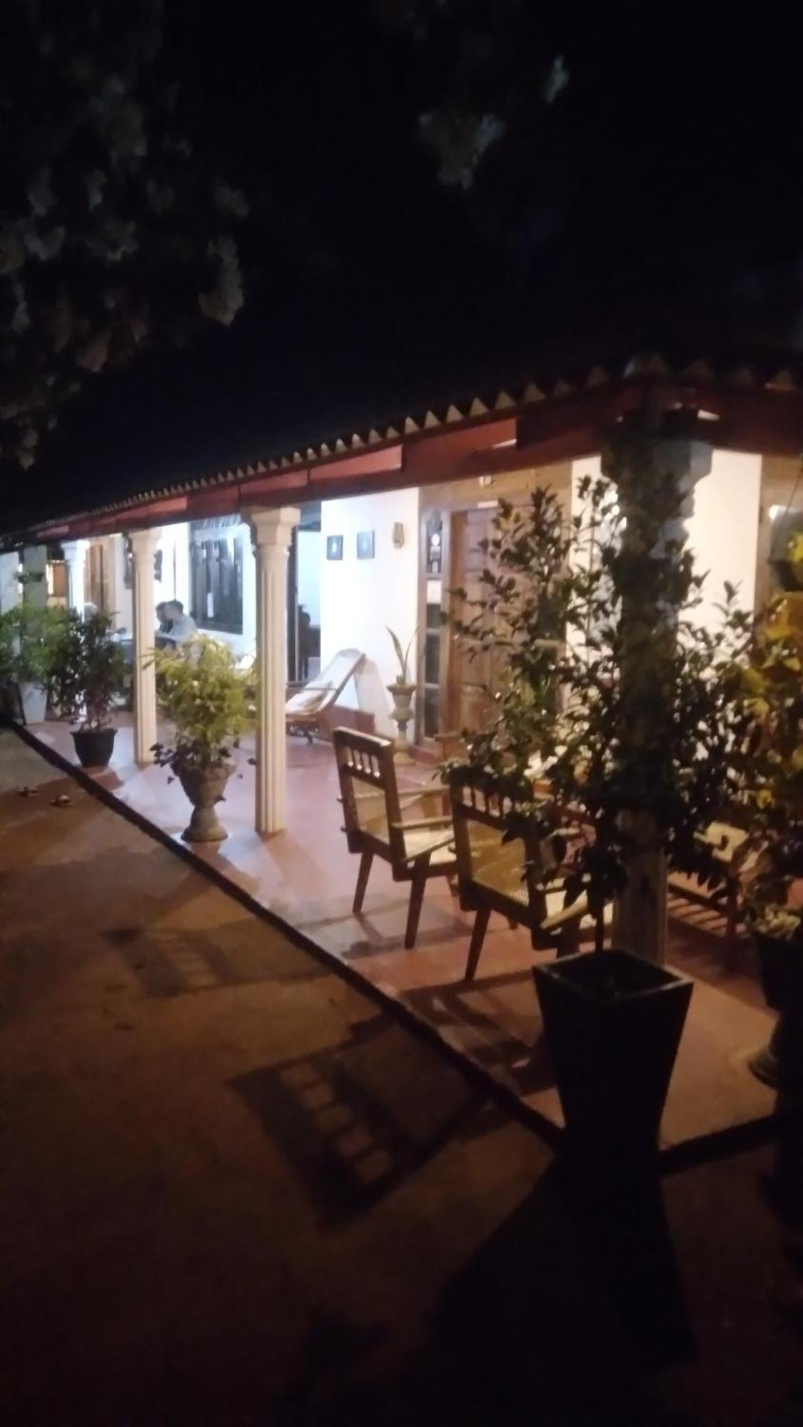 Lake House Homestay อนุราธปุระ ภายนอก รูปภาพ