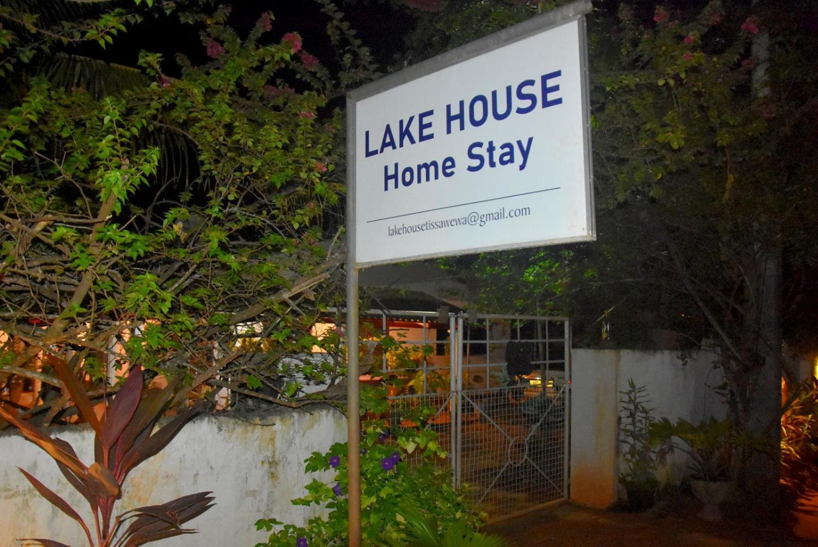 Lake House Homestay อนุราธปุระ ภายนอก รูปภาพ