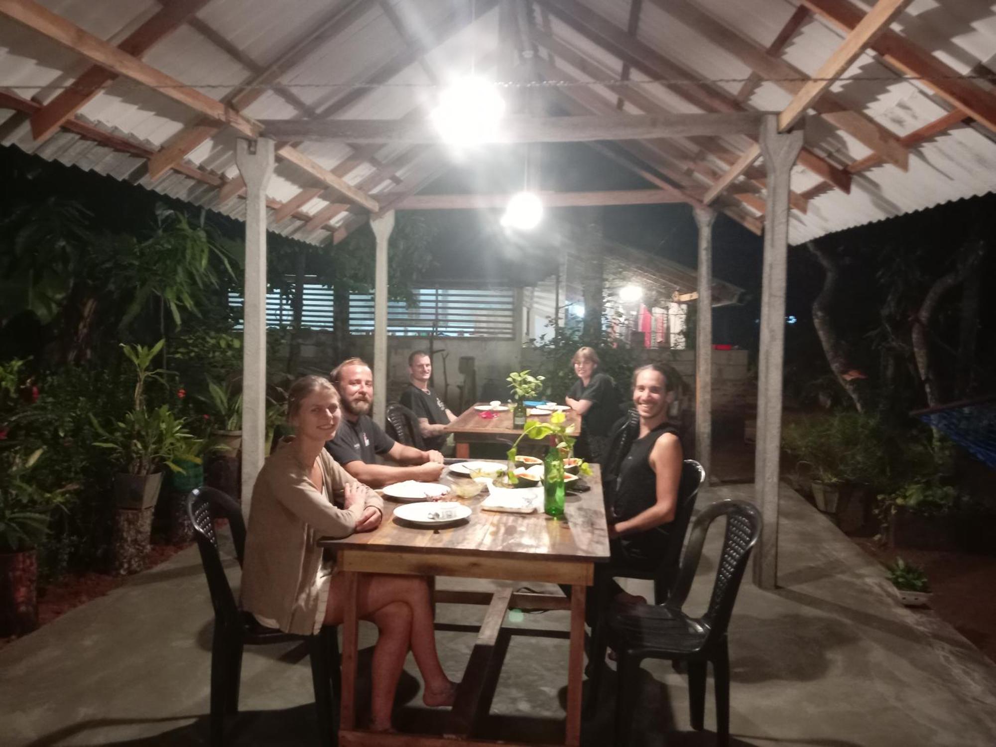 Lake House Homestay อนุราธปุระ ภายนอก รูปภาพ