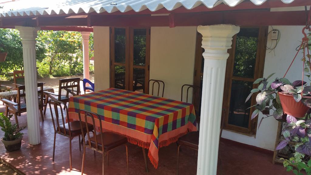 Lake House Homestay อนุราธปุระ ภายนอก รูปภาพ
