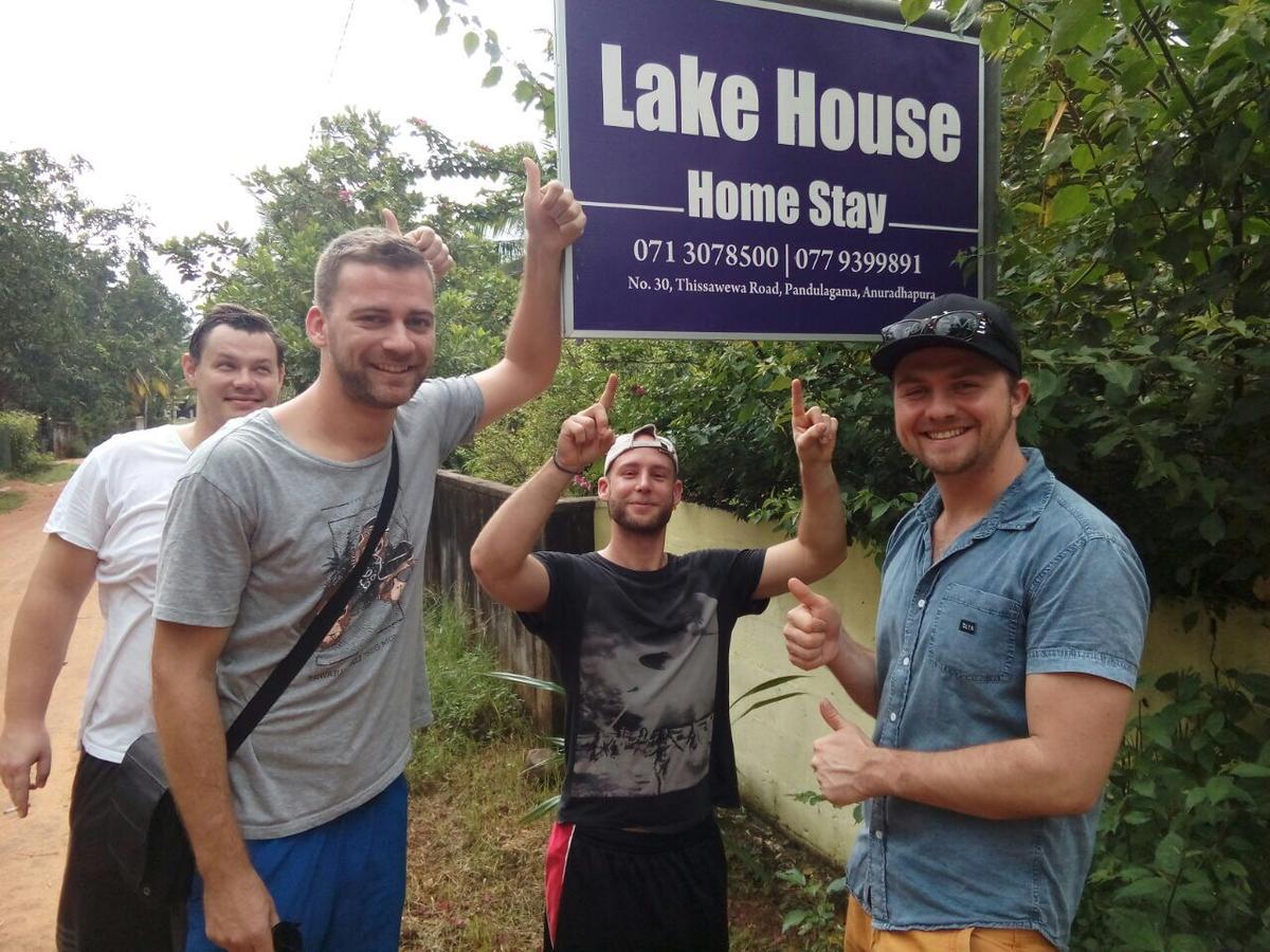 Lake House Homestay อนุราธปุระ ภายนอก รูปภาพ