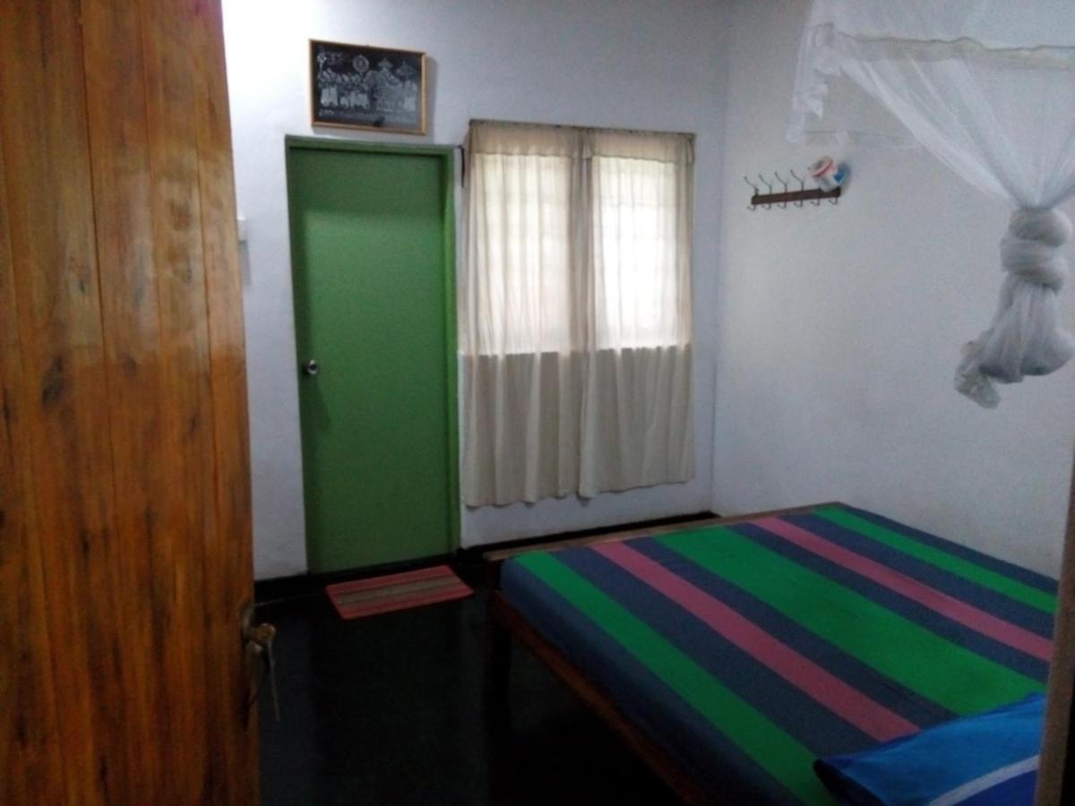 Lake House Homestay อนุราธปุระ ภายนอก รูปภาพ