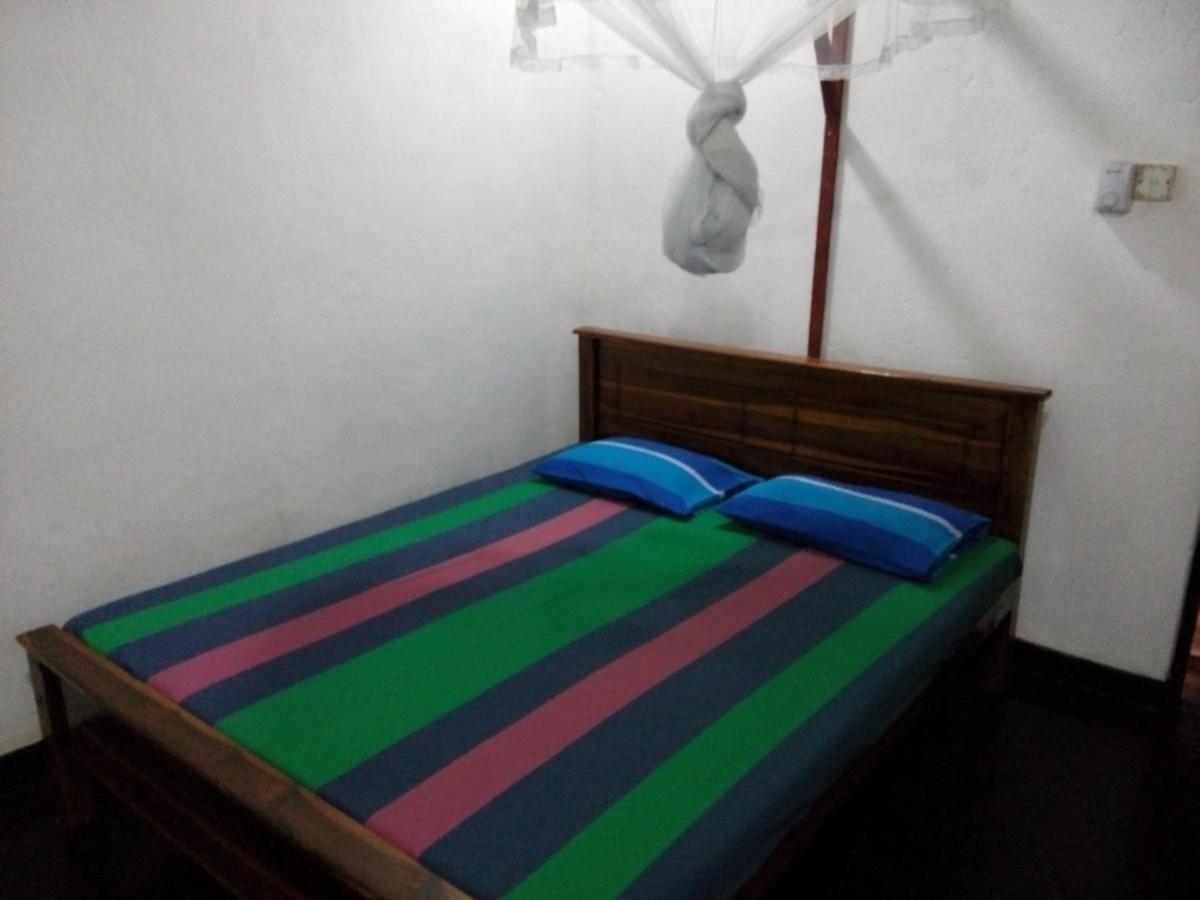 Lake House Homestay อนุราธปุระ ภายนอก รูปภาพ
