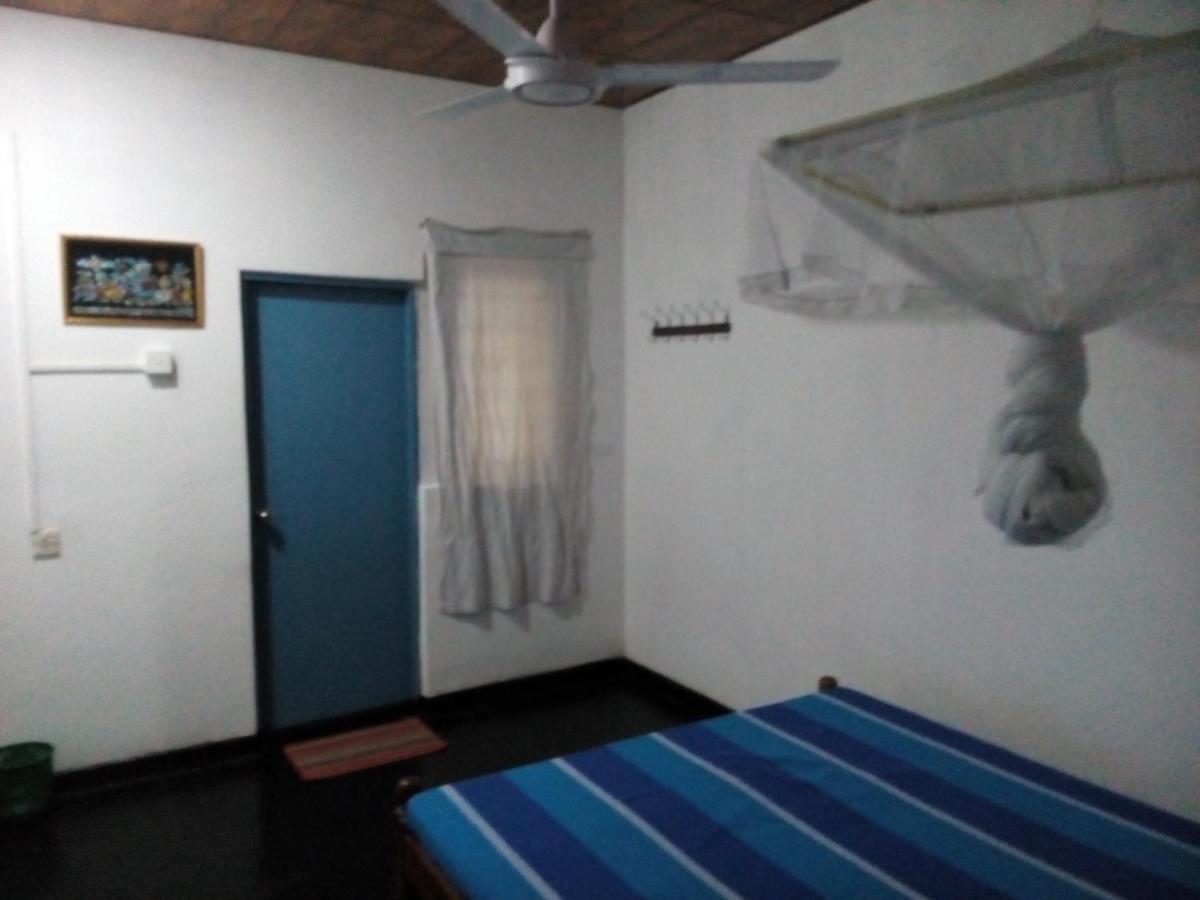 Lake House Homestay อนุราธปุระ ภายนอก รูปภาพ