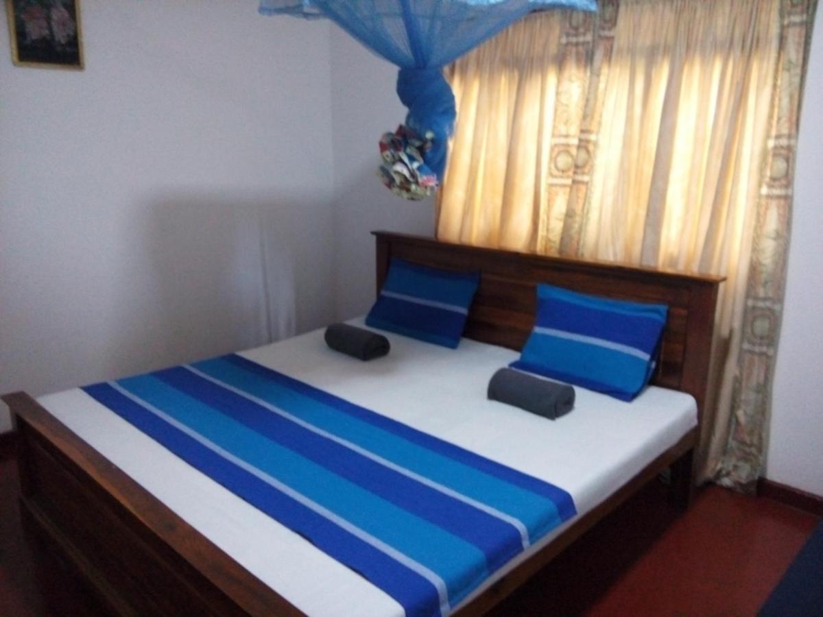 Lake House Homestay อนุราธปุระ ภายนอก รูปภาพ