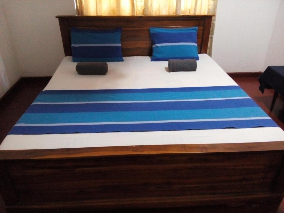 Lake House Homestay อนุราธปุระ ภายนอก รูปภาพ