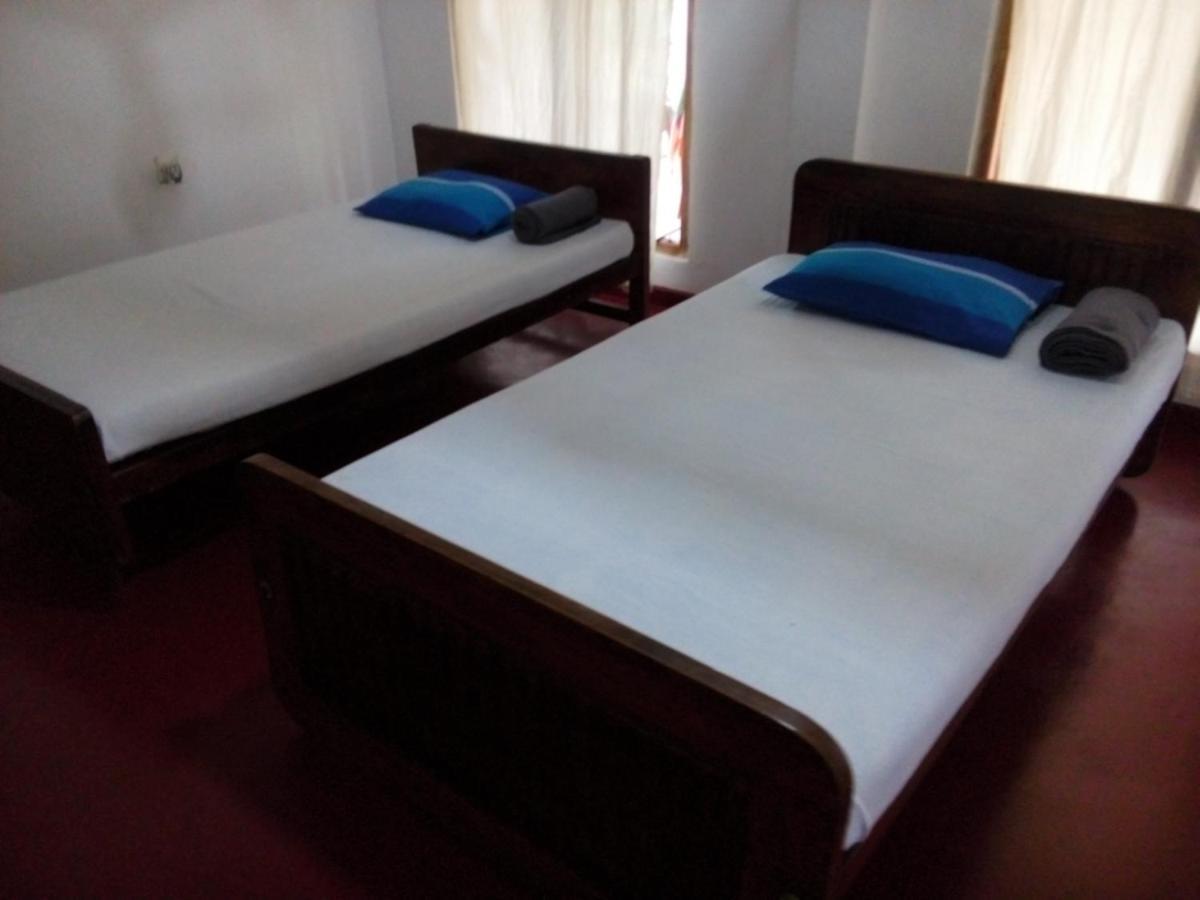 Lake House Homestay อนุราธปุระ ภายนอก รูปภาพ