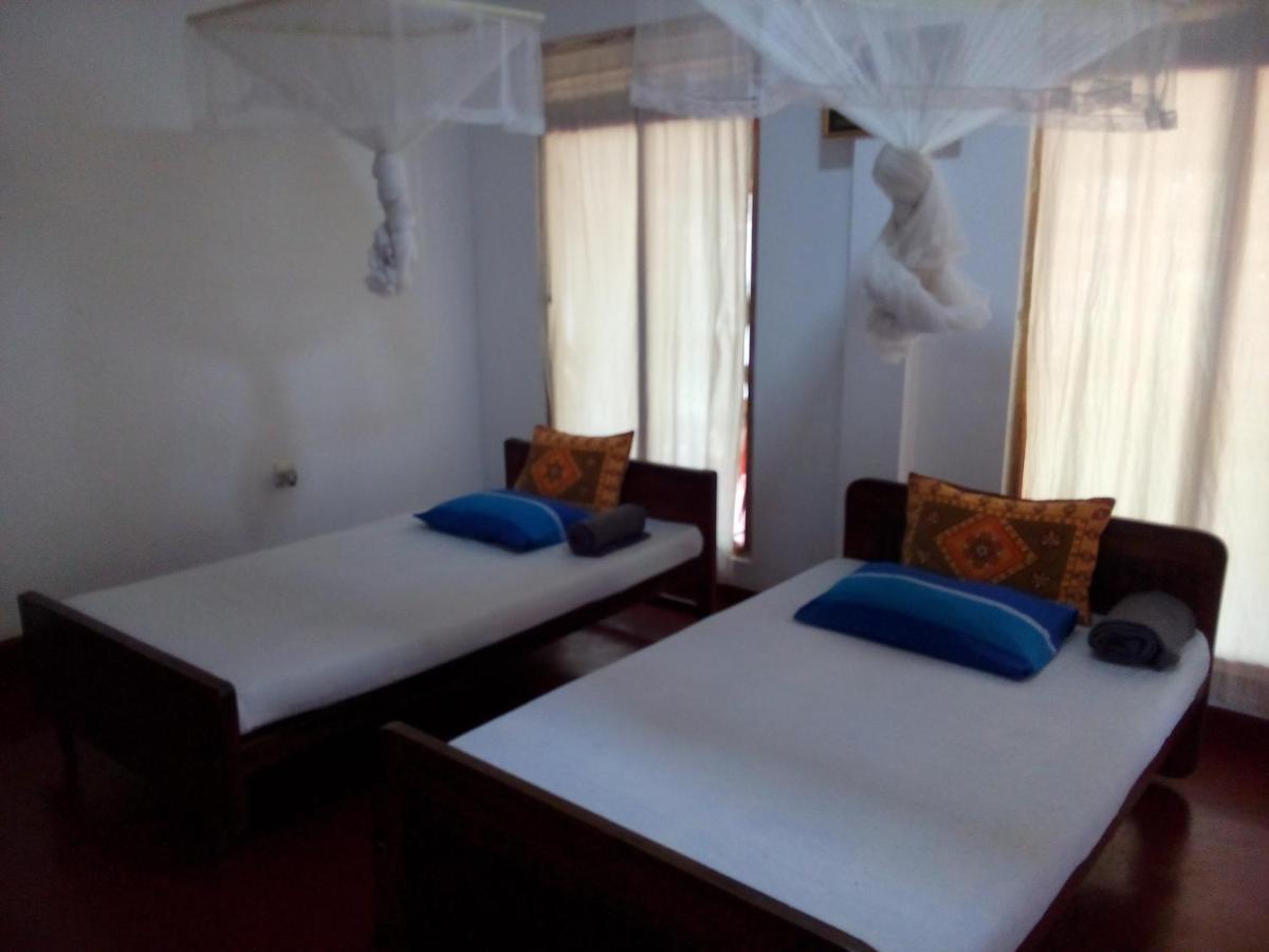 Lake House Homestay อนุราธปุระ ภายนอก รูปภาพ