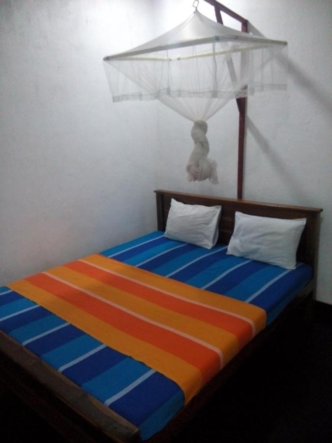 Lake House Homestay อนุราธปุระ ภายนอก รูปภาพ