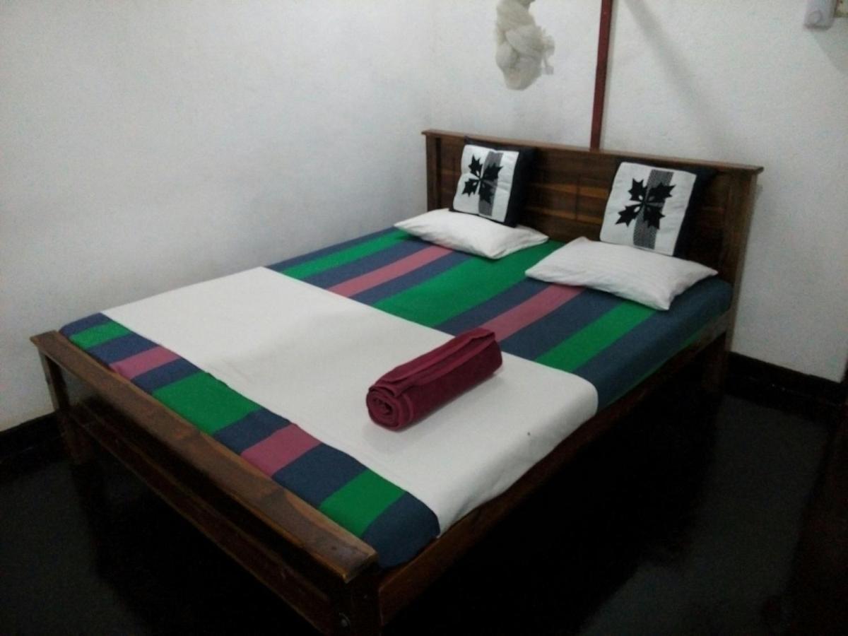 Lake House Homestay อนุราธปุระ ภายนอก รูปภาพ