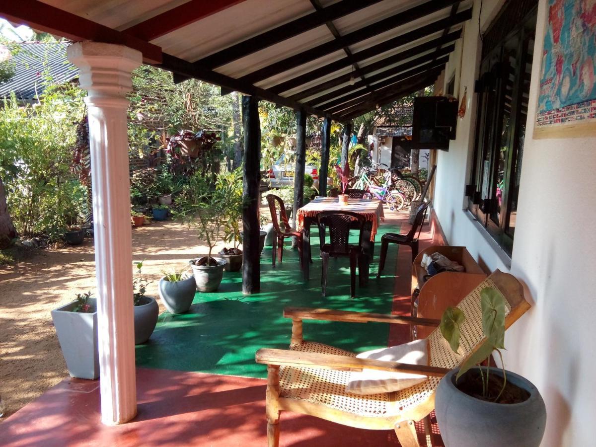 Lake House Homestay อนุราธปุระ ภายนอก รูปภาพ