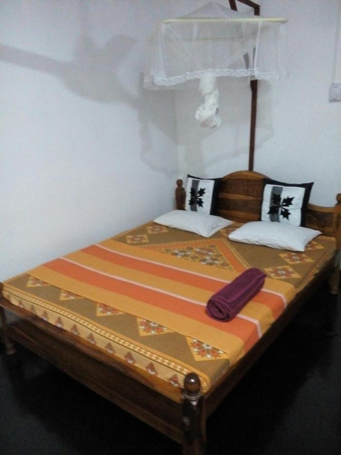 Lake House Homestay อนุราธปุระ ภายนอก รูปภาพ